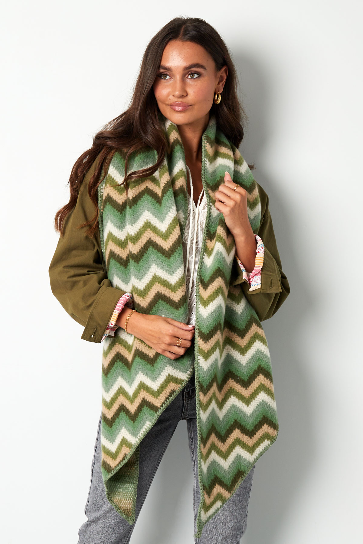 Scarf with zigzag print - black beige h5 Picture4
